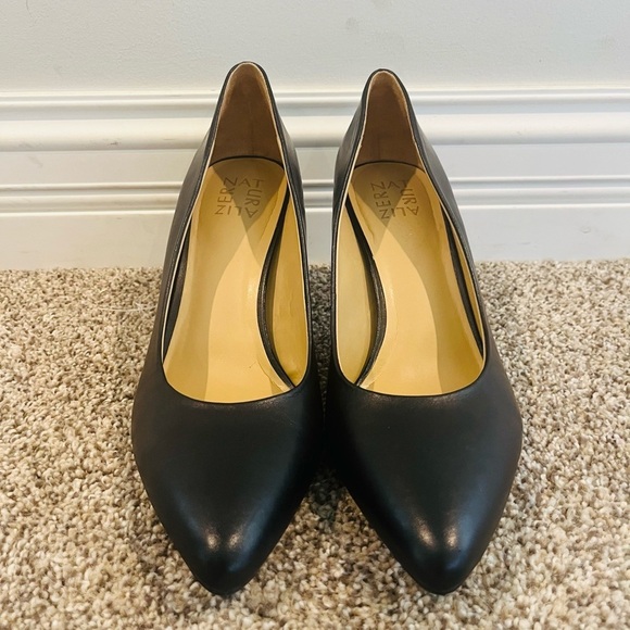 Naturalizer Black Women's Pumps - Picture 2 of 10